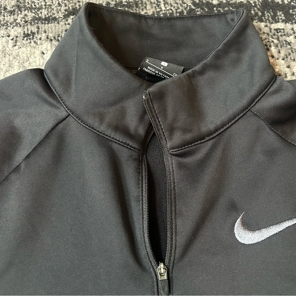 NIKE Dri-Fit Quarter Zip Pull-Over